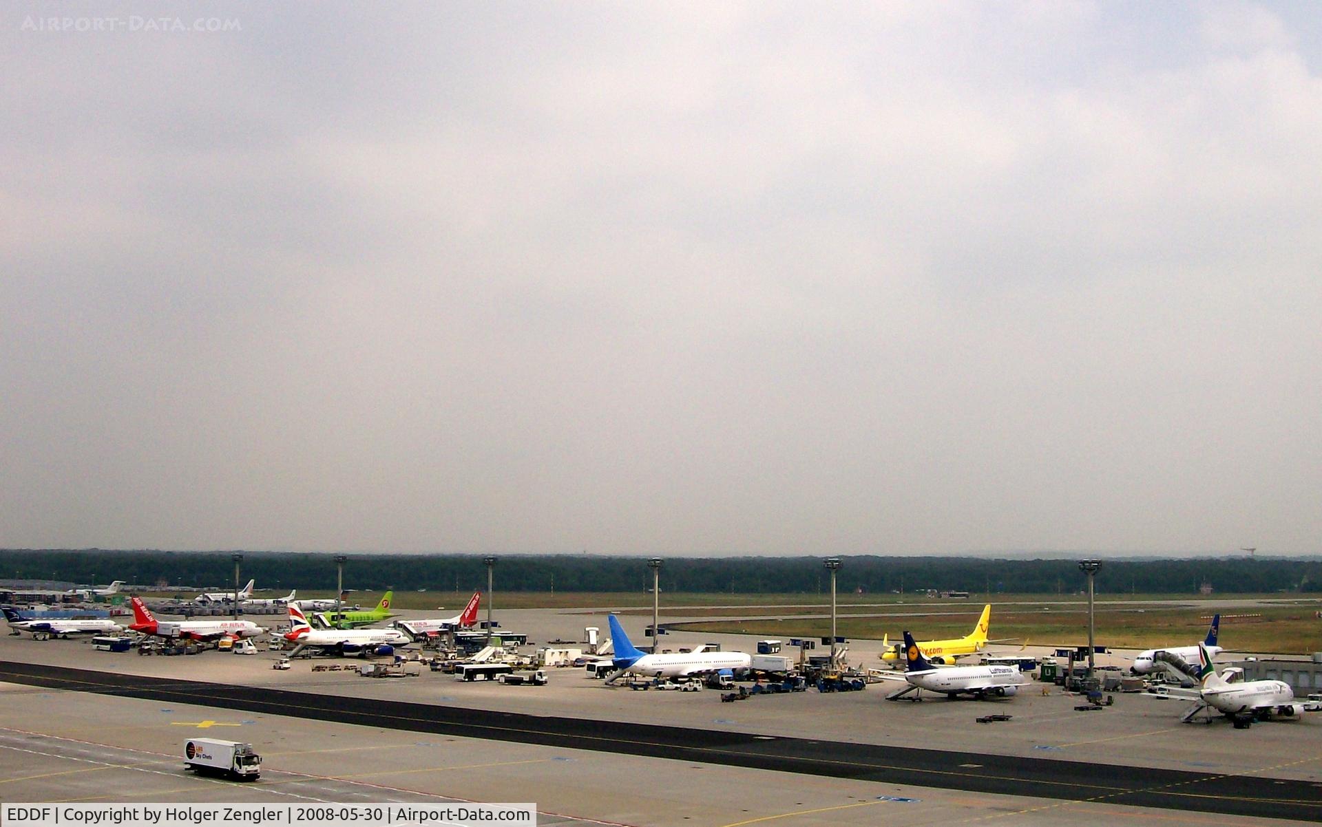 Frankfurt International Airport, Frankfurt am Main Germany (EDDF) - Suddenly a sunray brought colours onto the world....