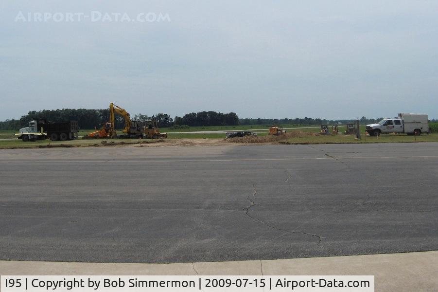 Hardin County Airport (I95) - New taxiway project.
