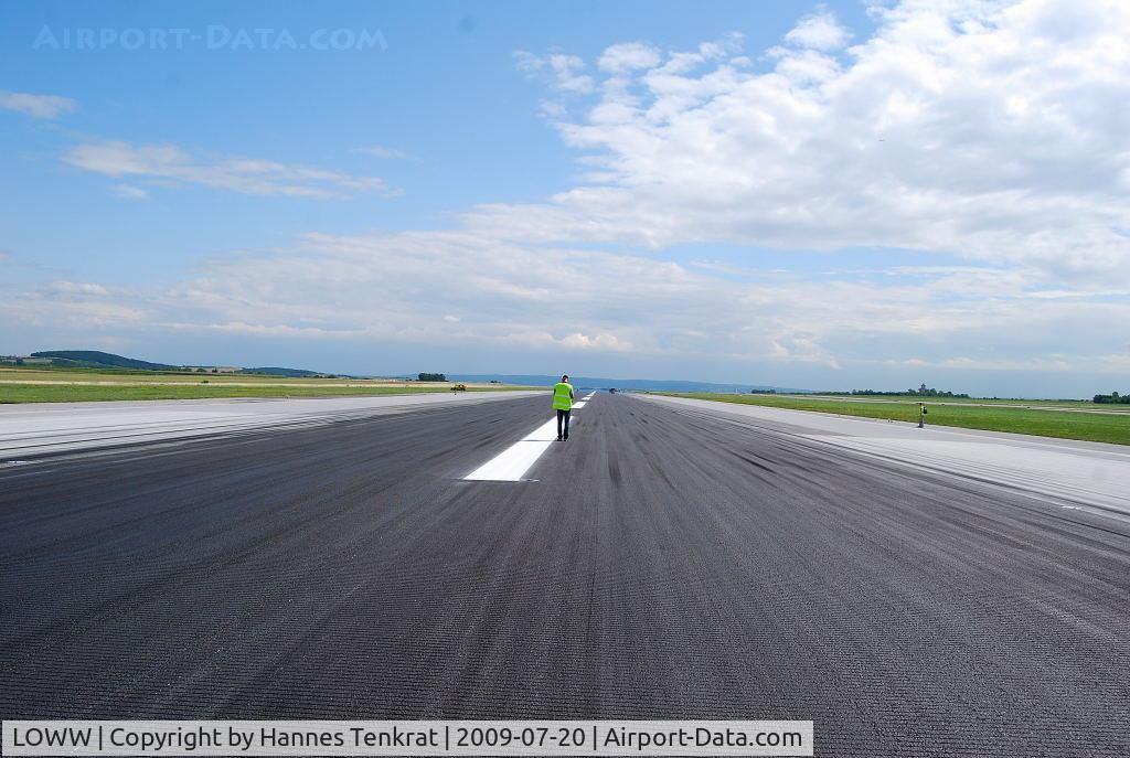 Vienna International Airport, Vienna Austria (LOWW) - RNW 16/34