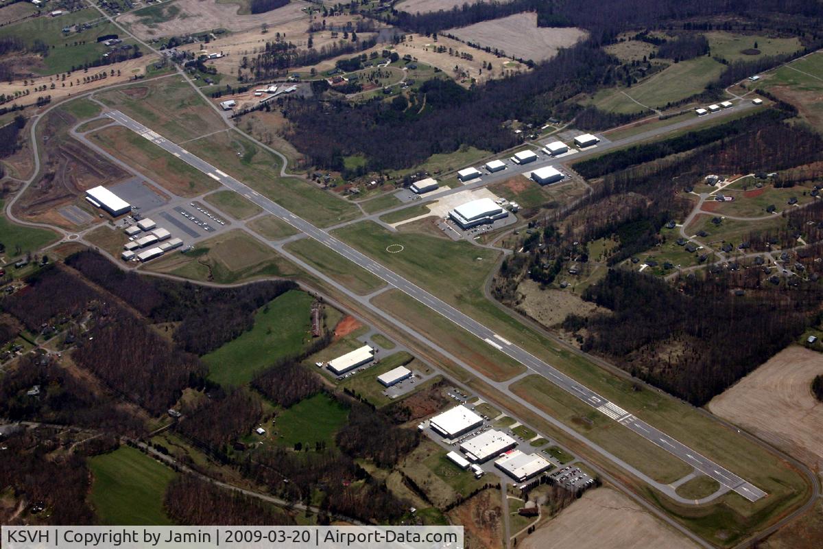 Statesville Regional Airport (SVH) - Photo taken from less than 5000 ft.