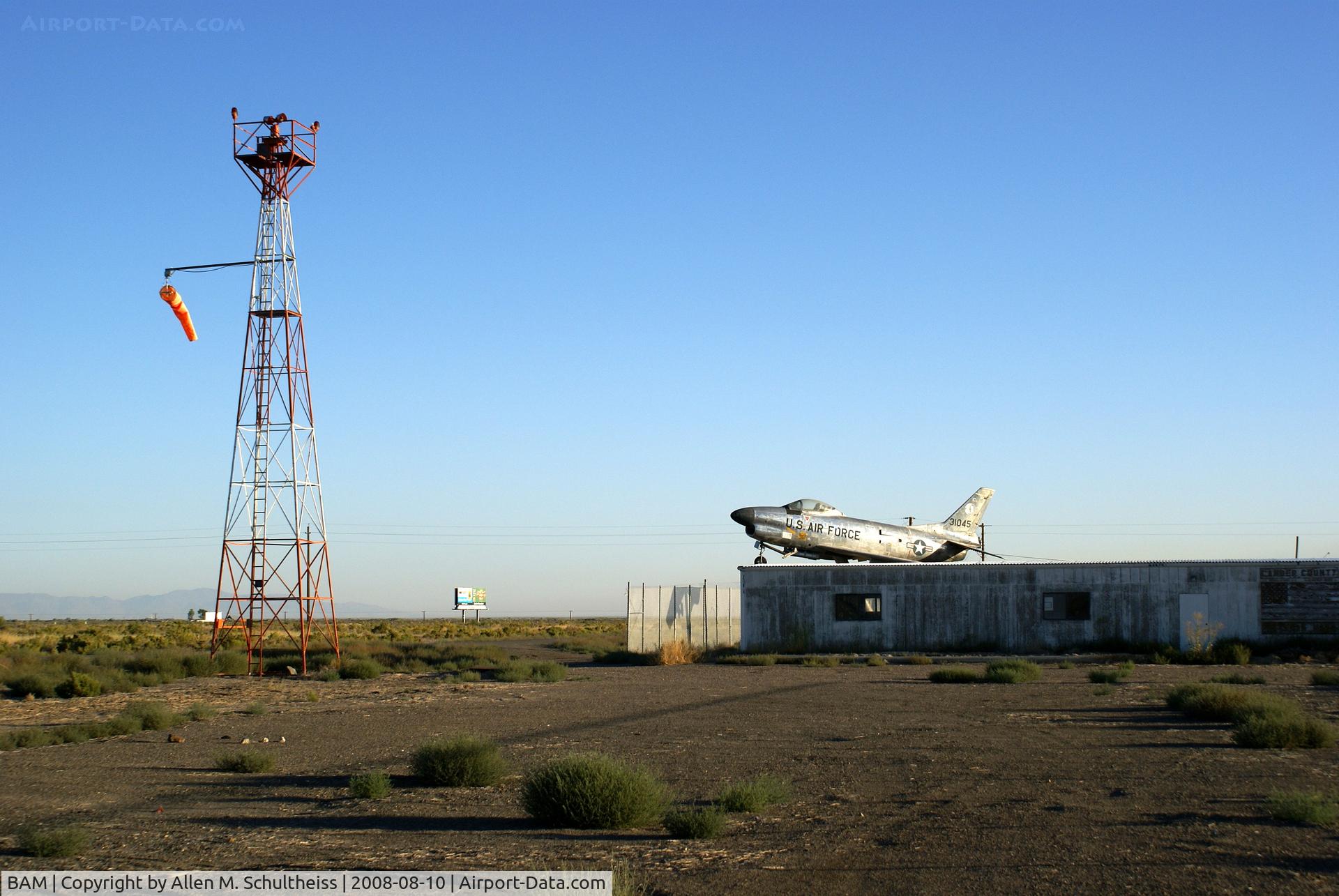 Battle Mountain Airport (BAM) - F86 display in the middle of nowhere ...