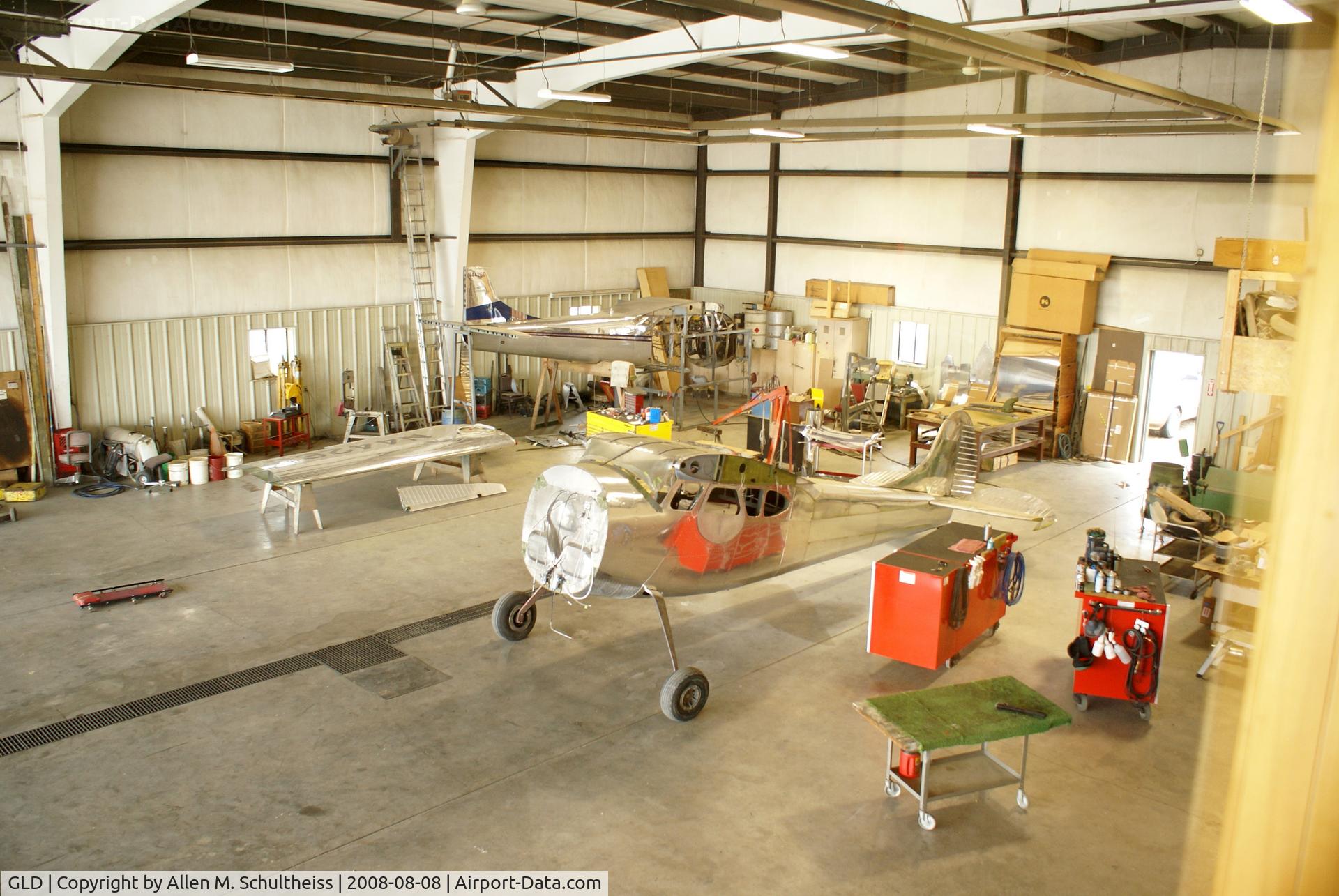 Renner Fld /goodland Muni/ Airport (GLD) - Rebuilding C195s