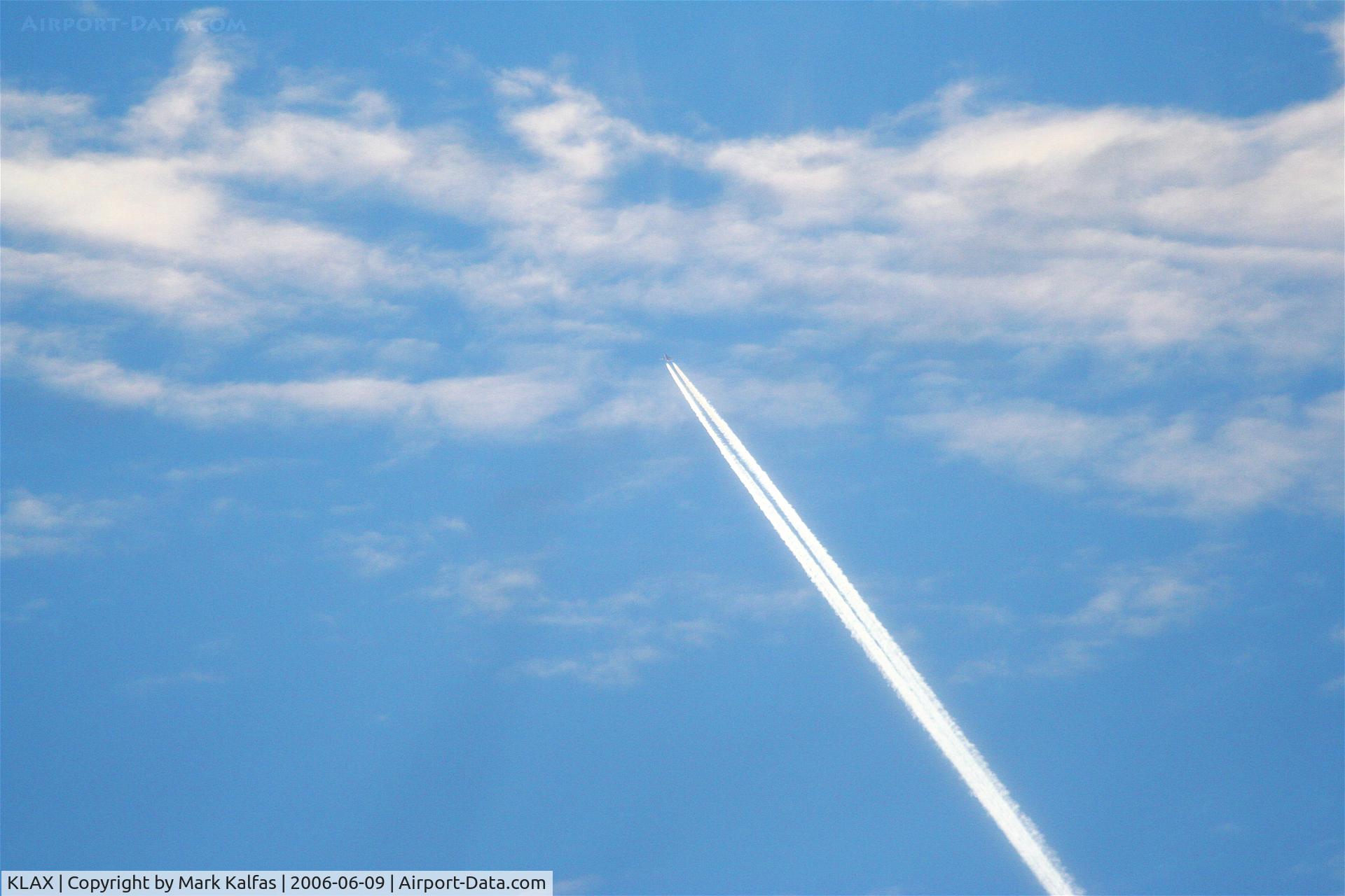 Los Angeles International Airport (LAX) - 737 traveling southbound over KLAX