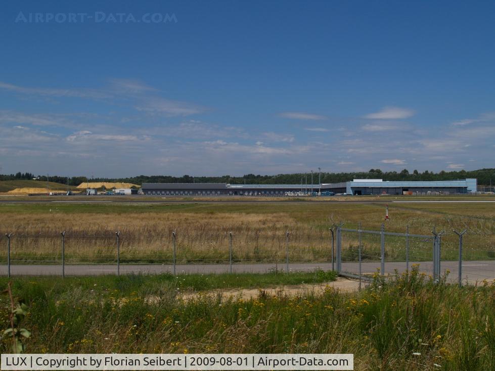 Laurens County Airport (LUX) - emptied Cargo apron