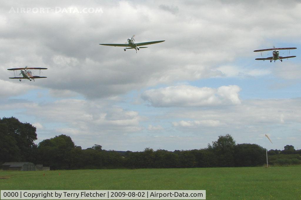 0000 Airport - Start of the Flying Display at the 2009 Stoke Golding Stakeout event