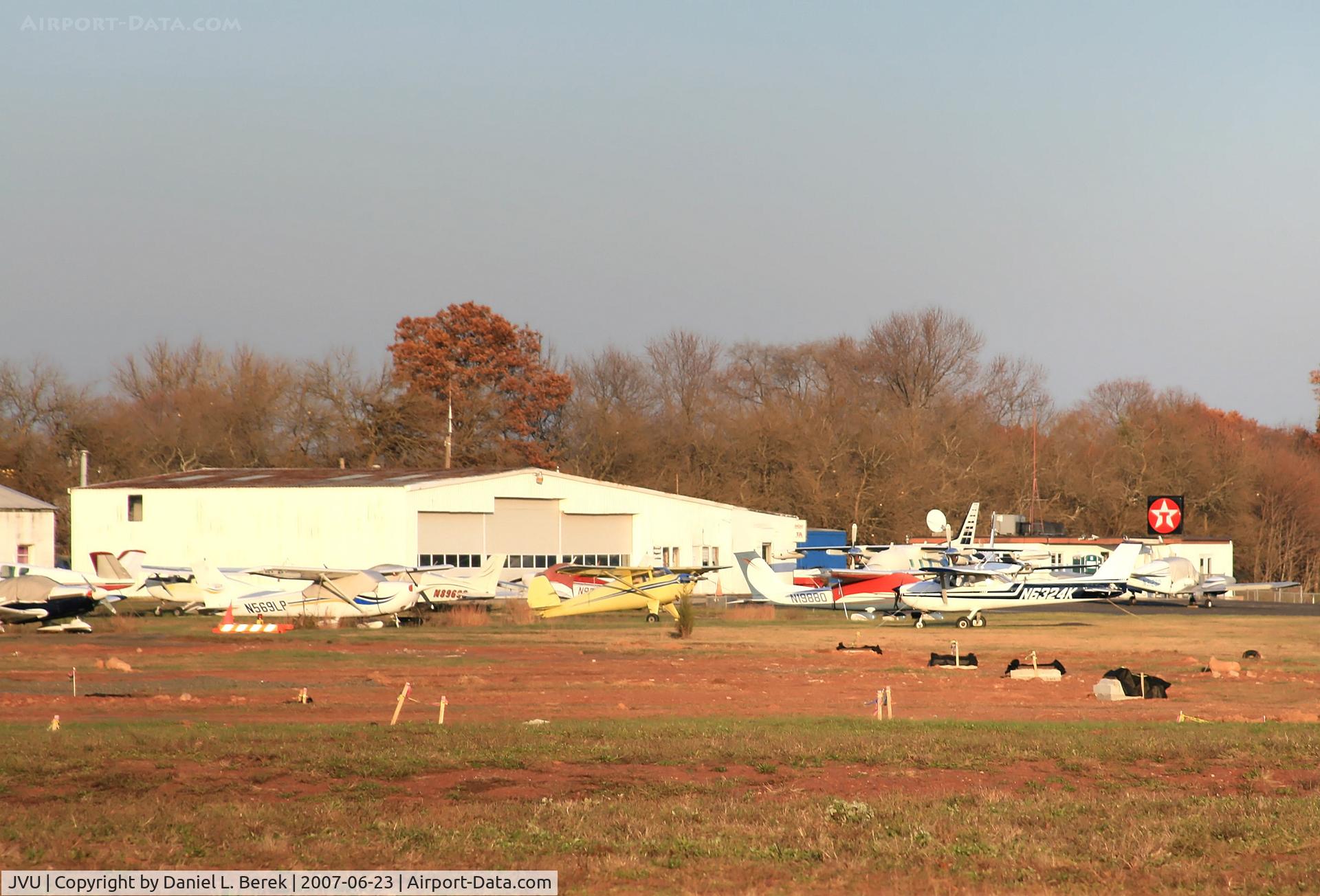 JVU Airport - An overview of the GA ramp on a summer evening