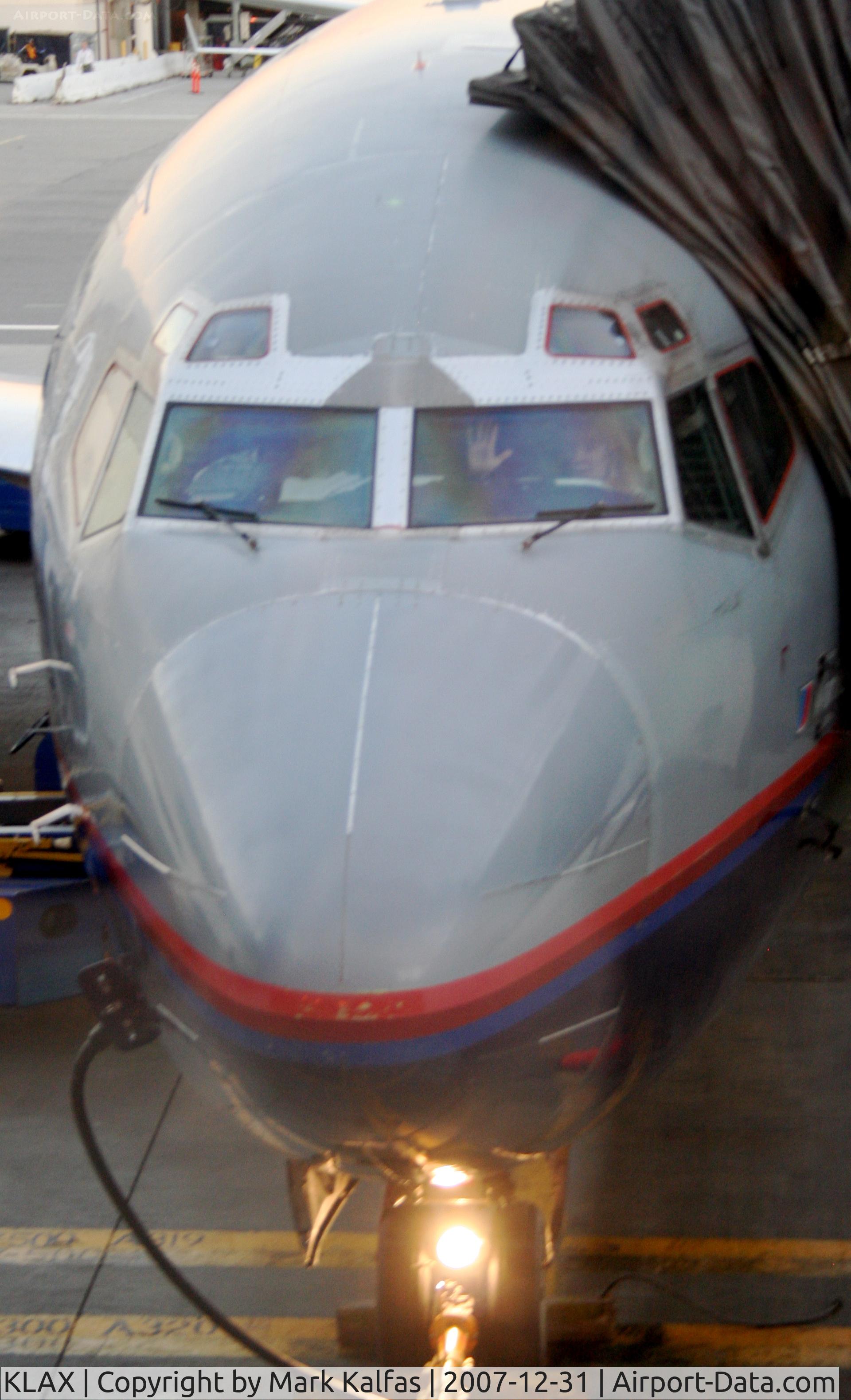 Los Angeles International Airport (LAX) - United Airlines 737-300 pushing back gate 70A KLAX.
