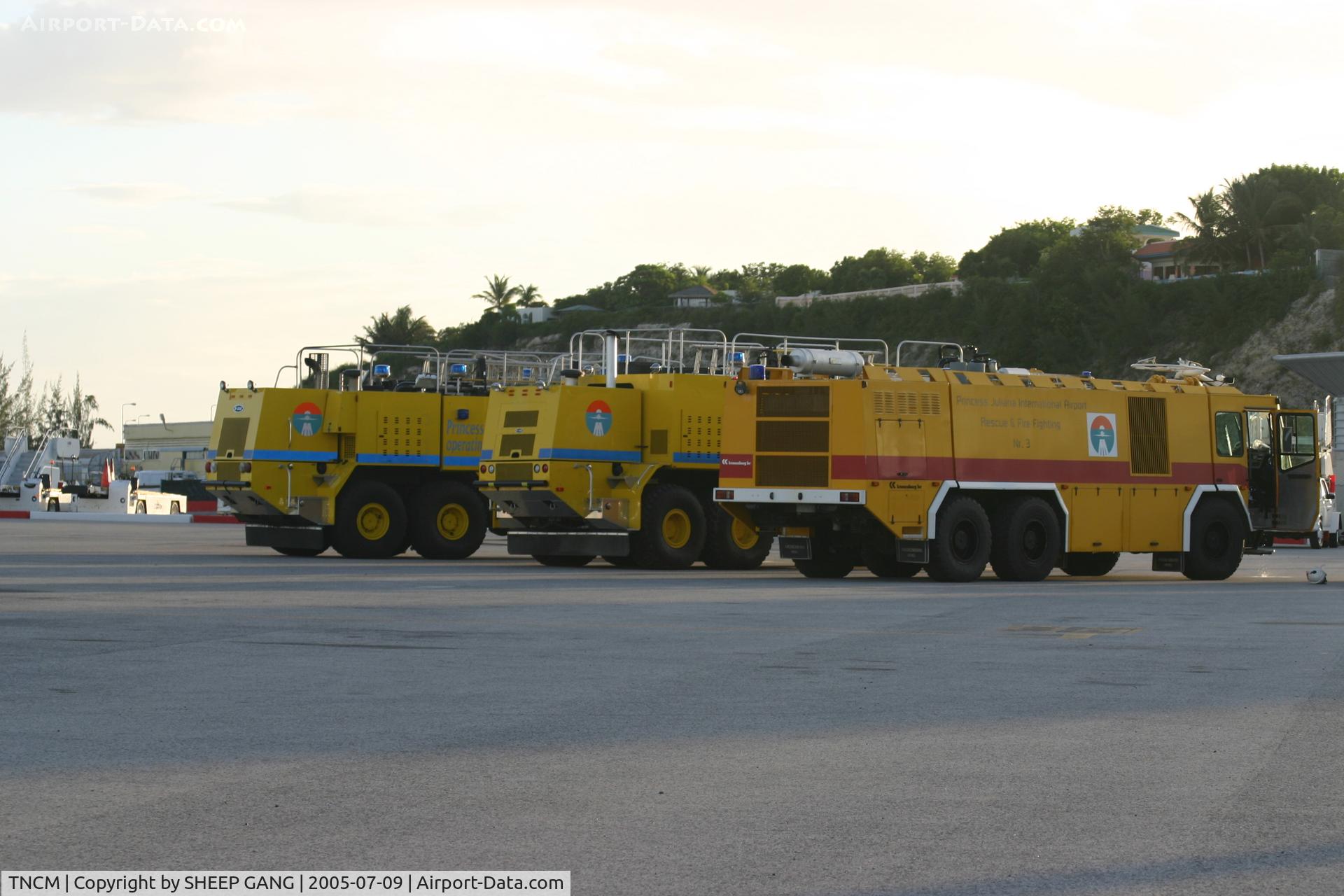 Princess Juliana International Airport, Philipsburg, Sint Maarten Netherlands Antilles (TNCM) - 3 the merrier