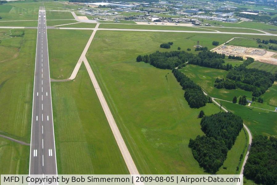 Mansfield Lahm Regional Airport (MFD) - Looking down RWY 14