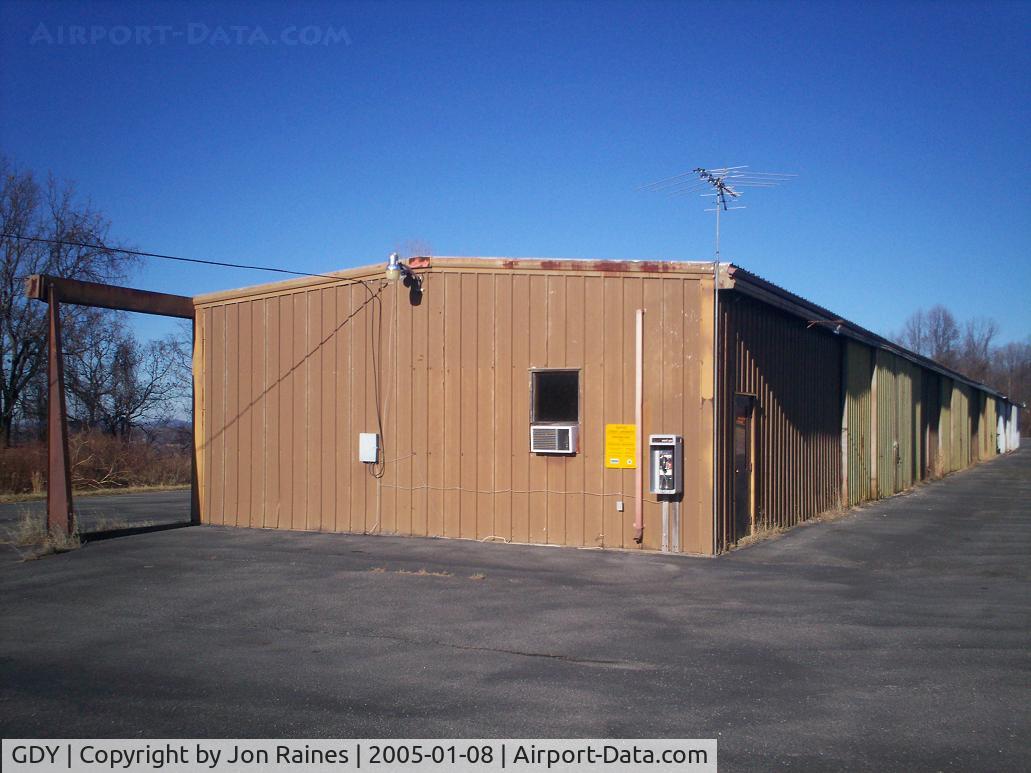 Grundy Municipal Airport (GDY) - Small lounge room at the end of the hangar.  The Virginia Aviation Ambassador's stamp is located in here