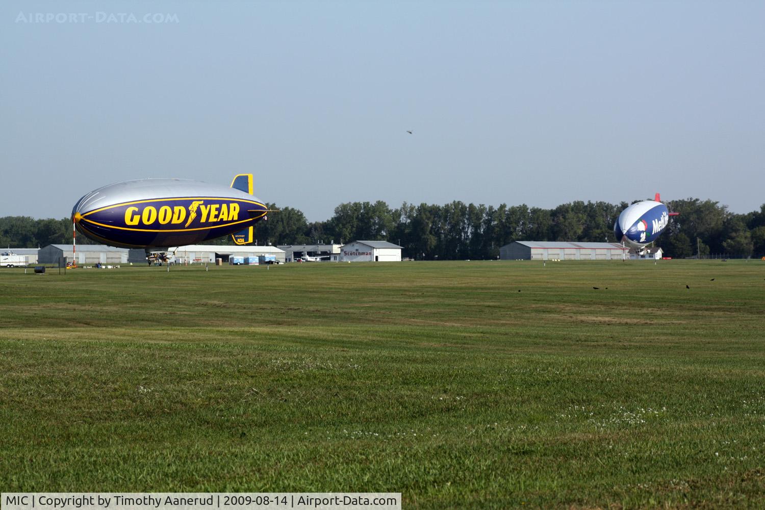 Crystal Airport (MIC) - N3A and N615LG in town for the PGA tour