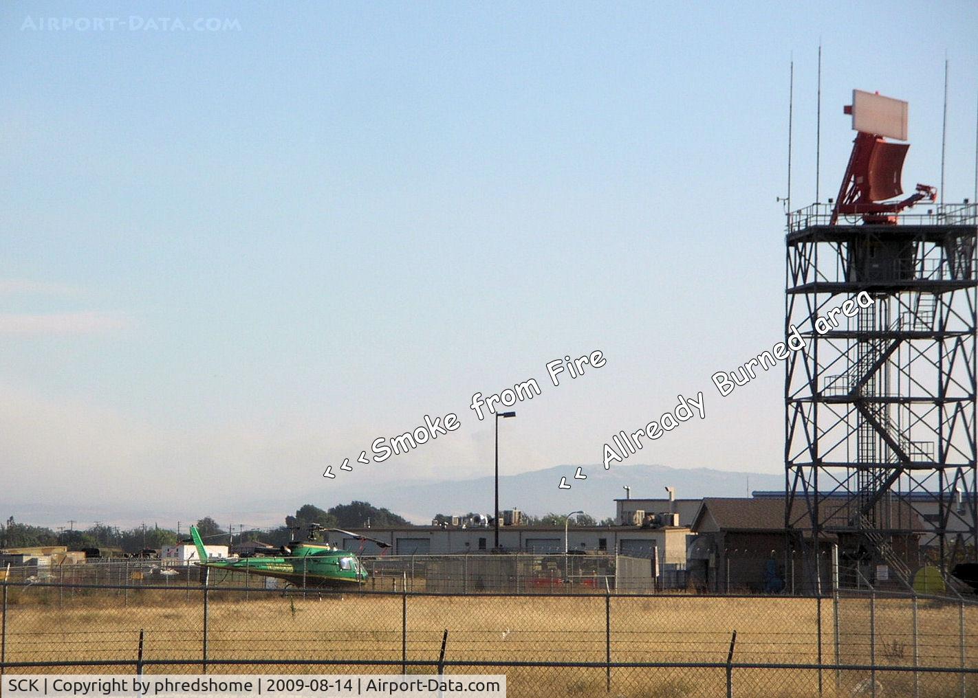 Stockton Metropolitan Airport (SCK) - Radar & comm antenea, Altamont fire in distance