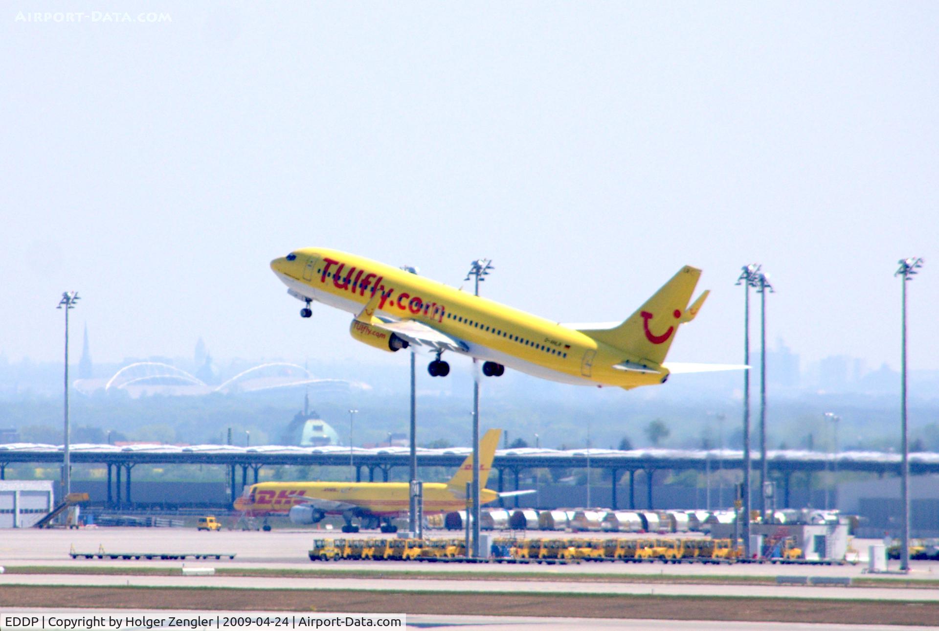 Leipzig/Halle Airport, Leipzig/Halle Germany (EDDP) - A few kind of yellow in one pic - LEJ live!