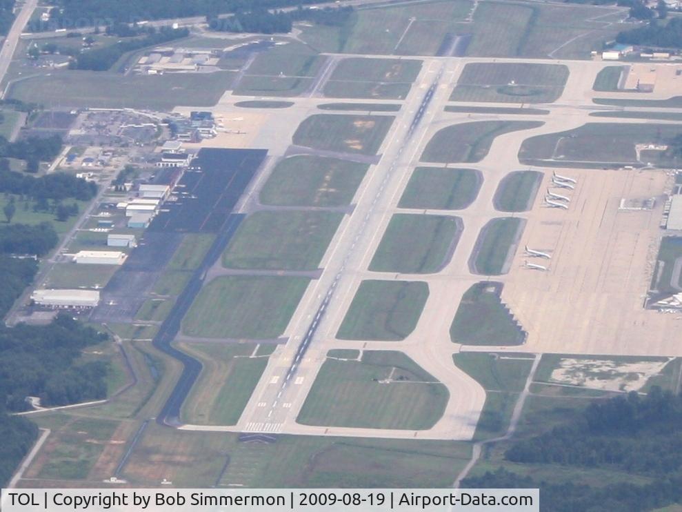 Toledo Express Airport (TOL) - Looking NE from 5500'