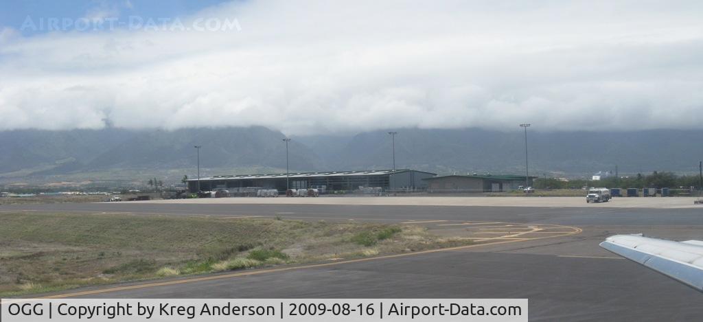 Kahului Airport (OGG) - The cargo ramp at OGG
