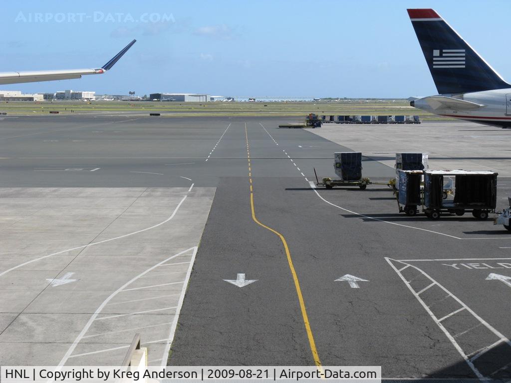 Honolulu International Airport (HNL) - A road for airport vehicles at HNL