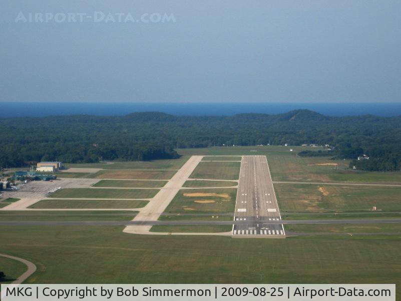 Muskegon County Airport (MKG) - Final for 24