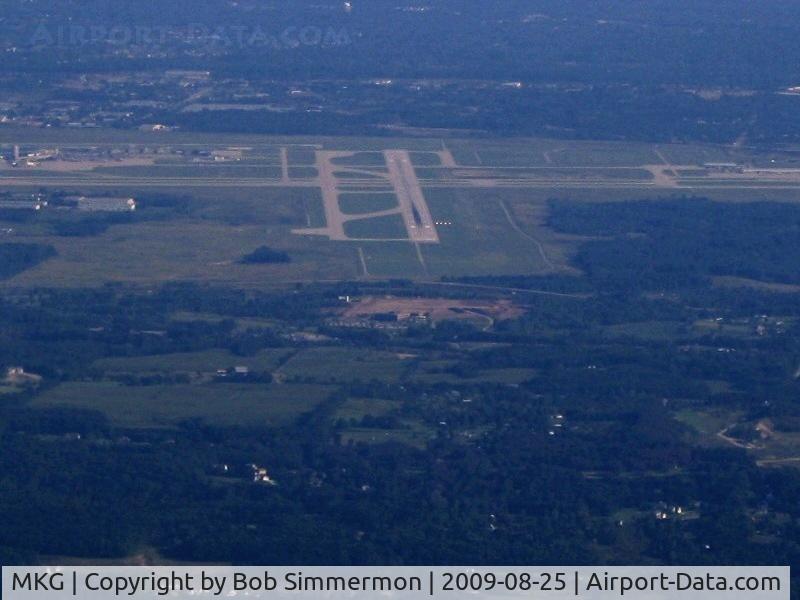 Muskegon County Airport (MKG) - Looking down RWY 32