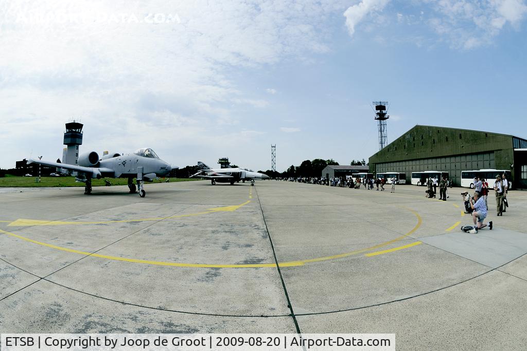 Büchel Airforce Base Airport, Büchel / Cochem Germany (ETSB) - overview of the static for the anual photo day