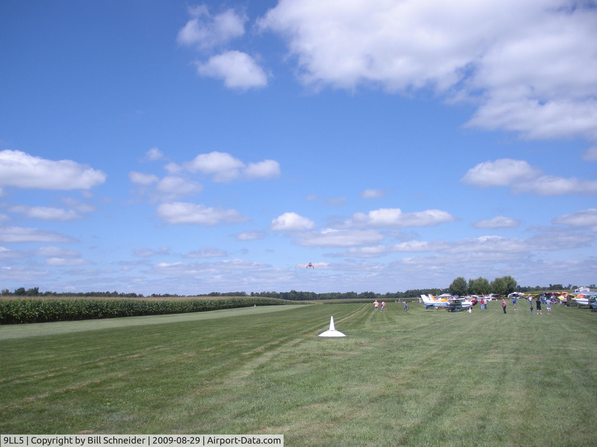 Tommy's Airpark Airport (9LL5) - Pic of annual U/L fly-in