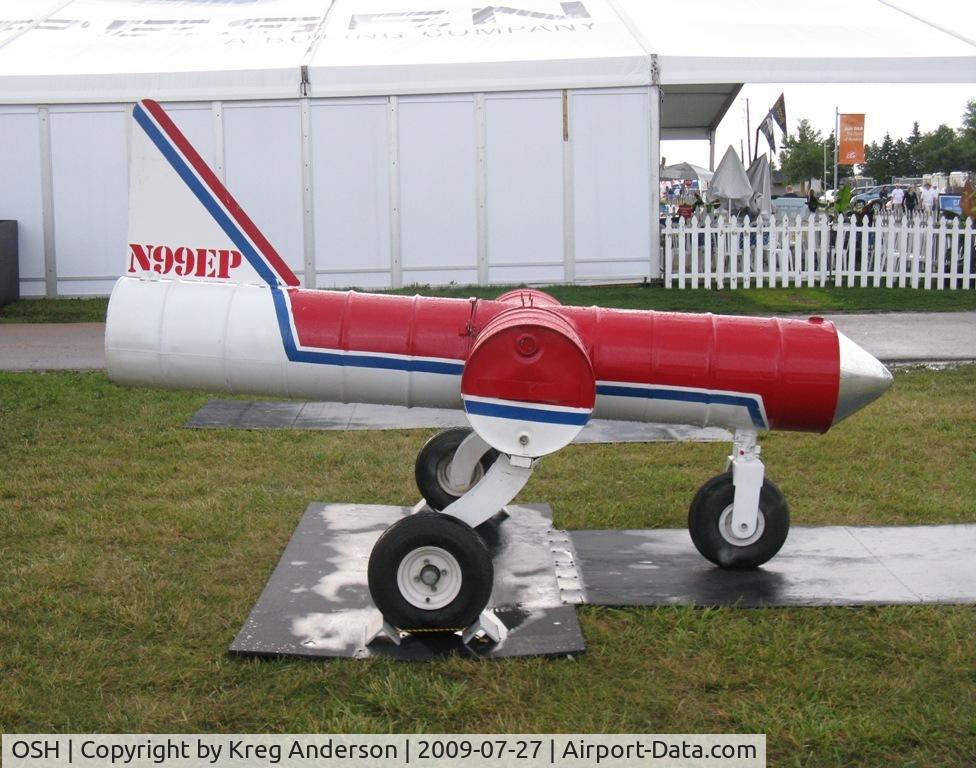Wittman Regional Airport (OSH) - Interesting little contraption here. N99EP is a Piper PA-31 of Wings Air in Atlanta, GA.