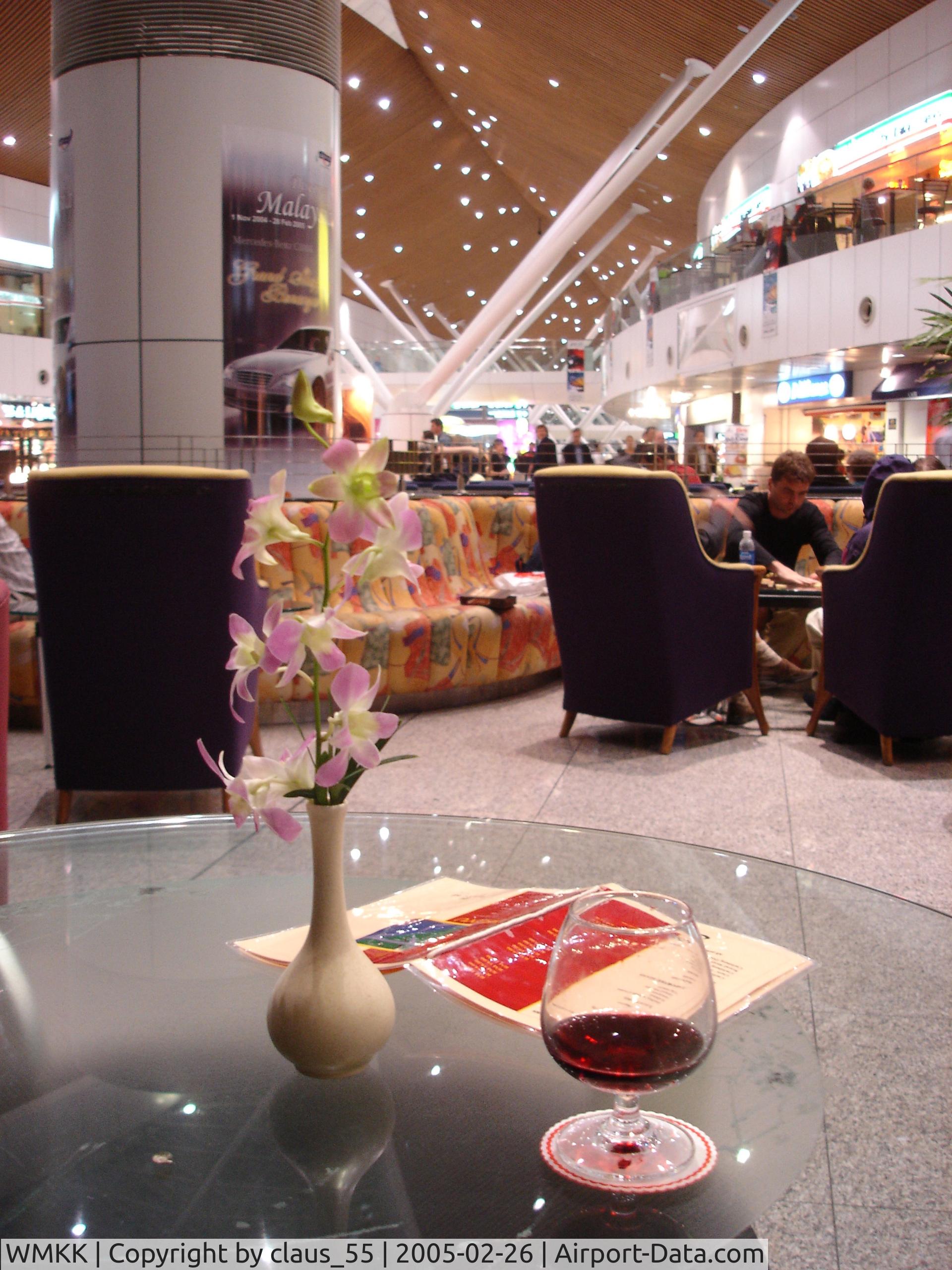 Kuala Lumpur International Airport, Sepang, Selangor Malaysia (WMKK) - stopover at KL