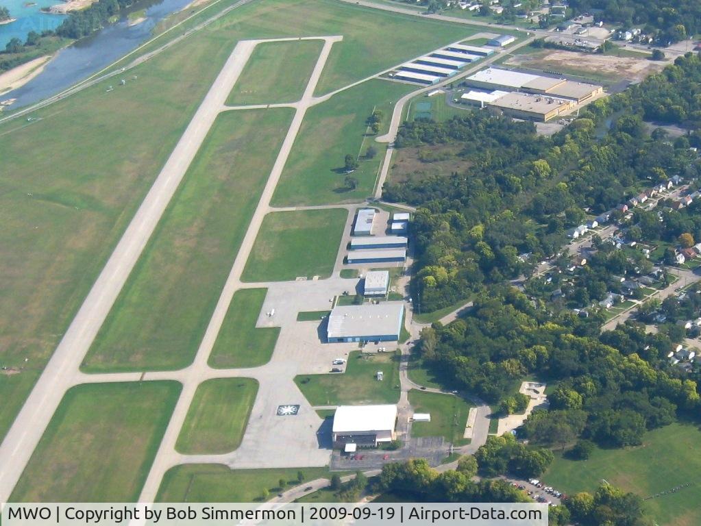 Middletown Regional/hook Field Airport (MWO) - Looking NE