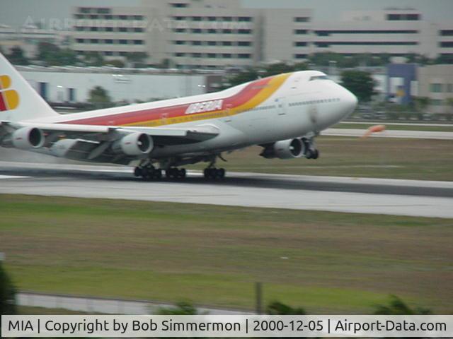 Miami International Airport (MIA) - 747 Landing on RWY 9