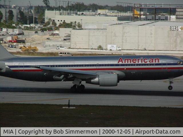 Miami International Airport (MIA) - Landing RWY 9.