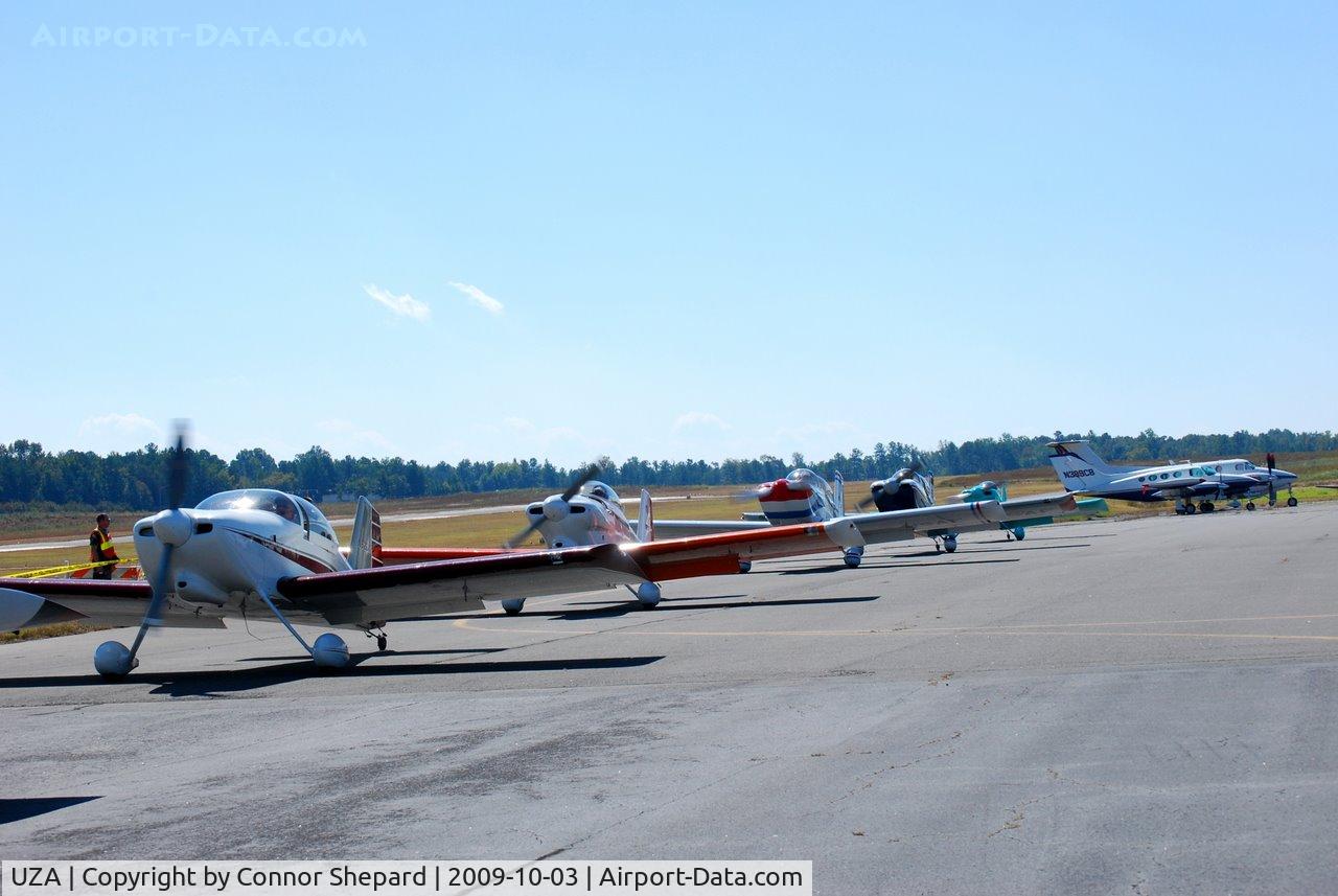 Rock Hill/york Co/bryant Field Airport (UZA) - Taxiing in formation