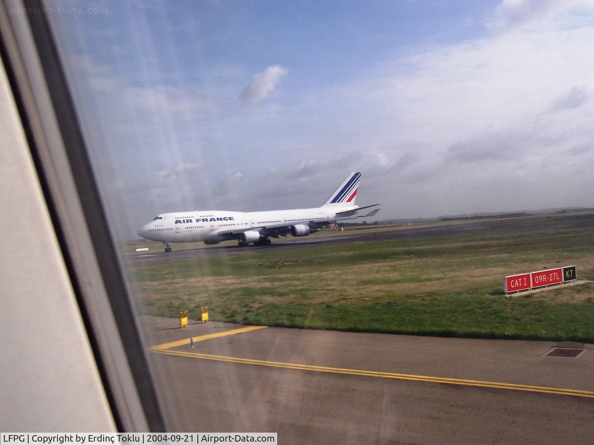 Paris Charles de Gaulle Airport (Roissy Airport), Paris France (LFPG) - Waiting for landing aircraft at holding point K7 of 27L