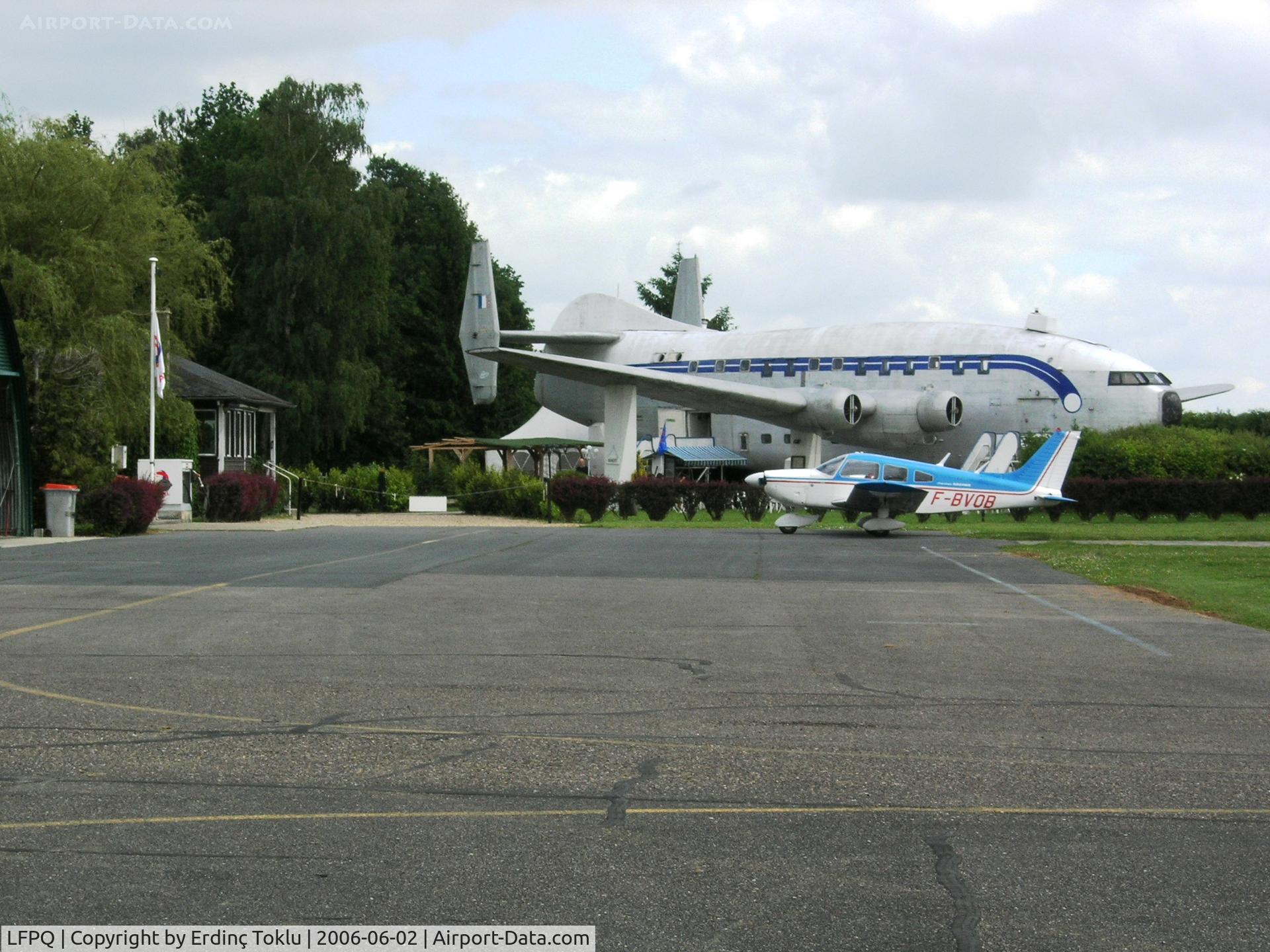 Fontenay Tresigny Airport, Fontenay France (LFPQ) - The Bréguet is a café/restaurant at Fontenany-Trésigny.