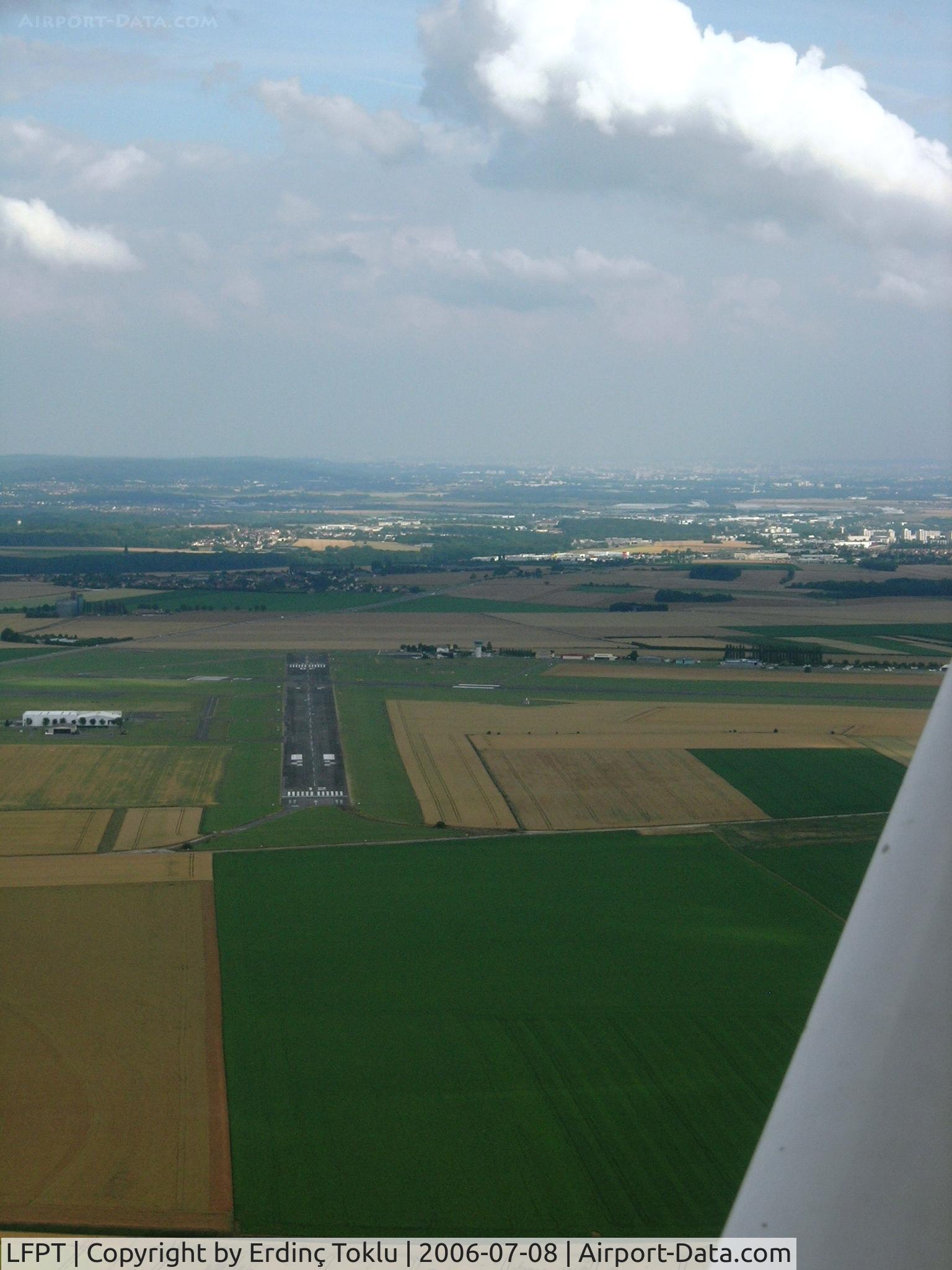 Pontoise Cormeilles-en-Vexin Airport, Pontoise France (LFPT) - Downwind for Rwy 23 at Pontoise crossing centerline 12-30.