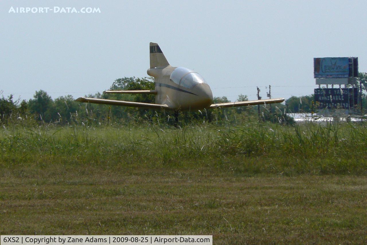 Luscombe Acres Airport (6XS2) - Luscombe Acres Airport - Windsock/tetraherdon made from a Bede 5 airframe.