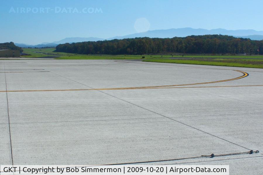 Gatlinburg-pigeon Forge Airport (GKT) - Looking east from the FBO's new facility on the far west end.