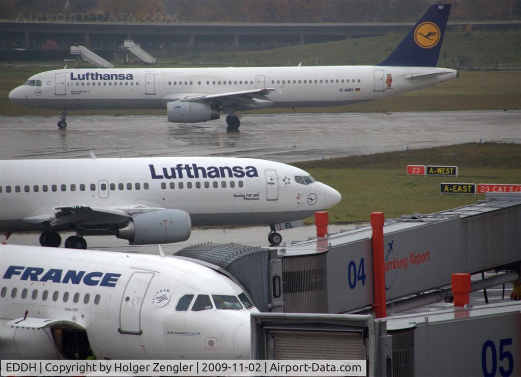 Hamburg Airport, Hamburg Germany (EDDH) - Heavy traffic 