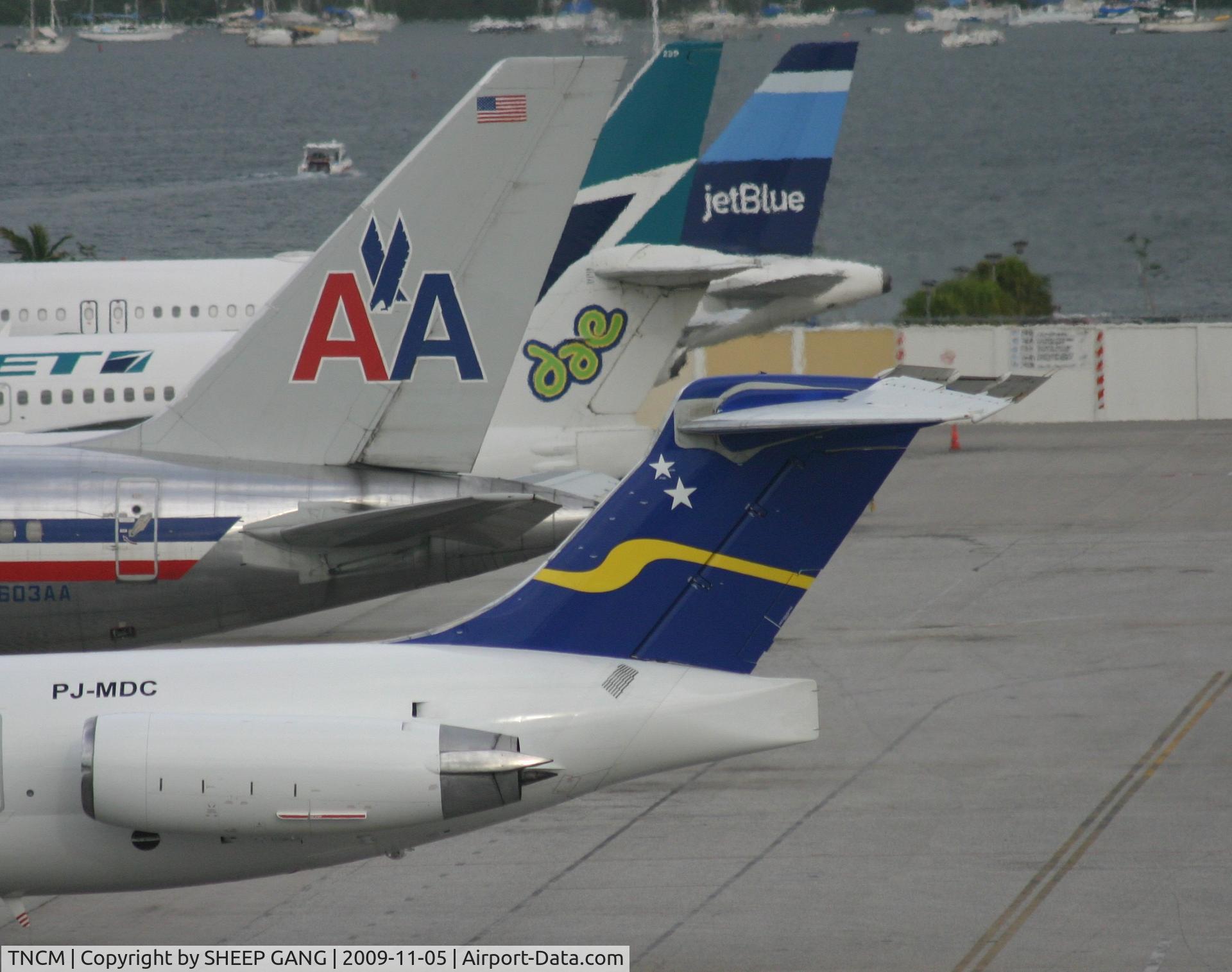 Princess Juliana International Airport, Philipsburg, Sint Maarten Netherlands Antilles (TNCM) - Some of the air flight in.