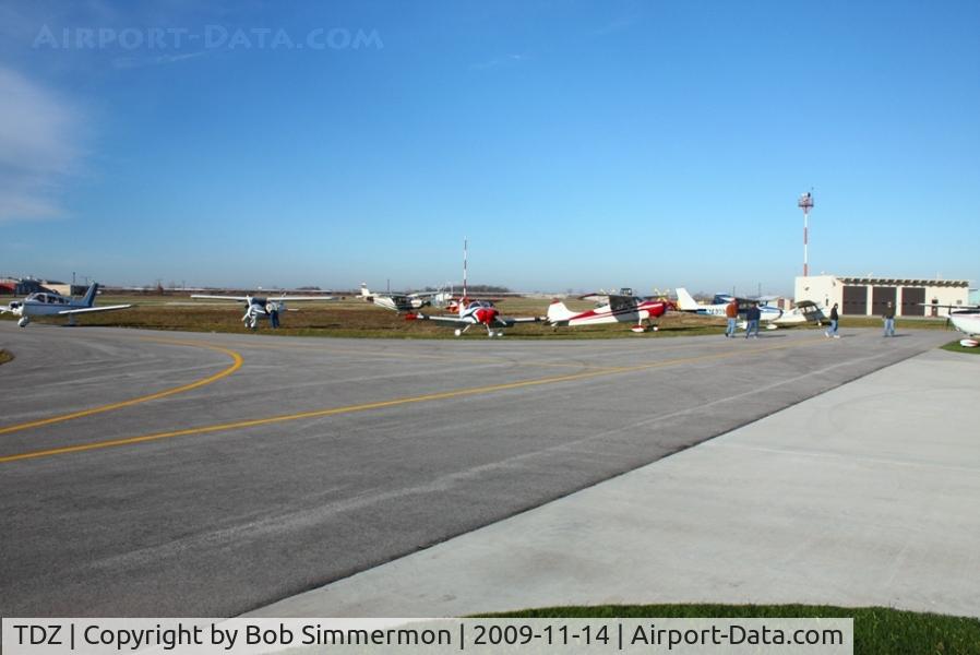 Toledo  Executive Airport (TDZ) - Perfect weather, considering November, for the last EAA breakfast fly-in at Toledo, Ohio.
