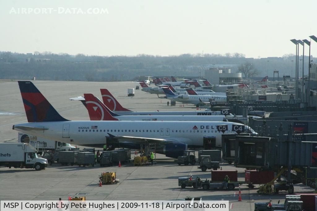 Minneapolis-st Paul Intl/wold-chamberlain Airport (MSP) - view along the C stands where once all the tails would have been red...