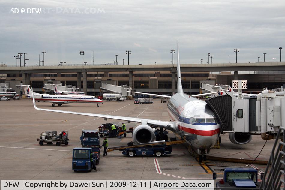 Dallas/fort Worth International Airport (DFW) - AA 737