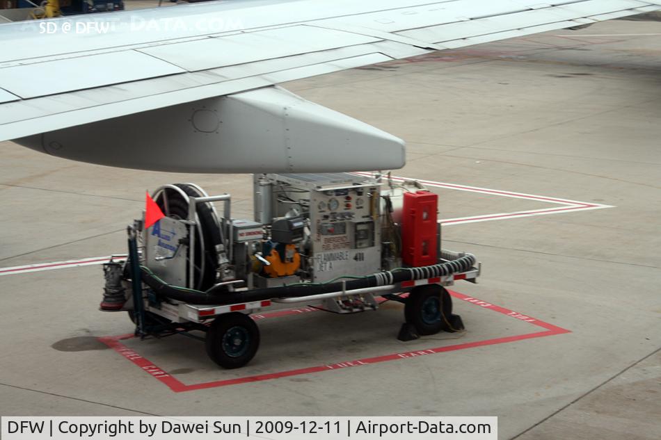 Dallas/fort Worth International Airport (DFW) - fueling