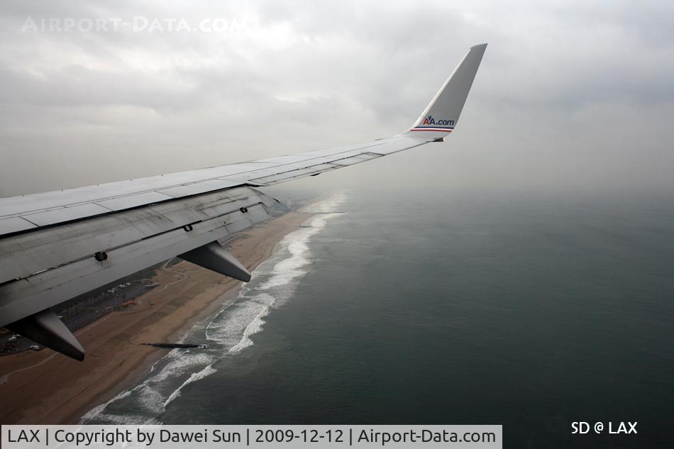 Los Angeles International Airport (LAX) - final approach to LAX