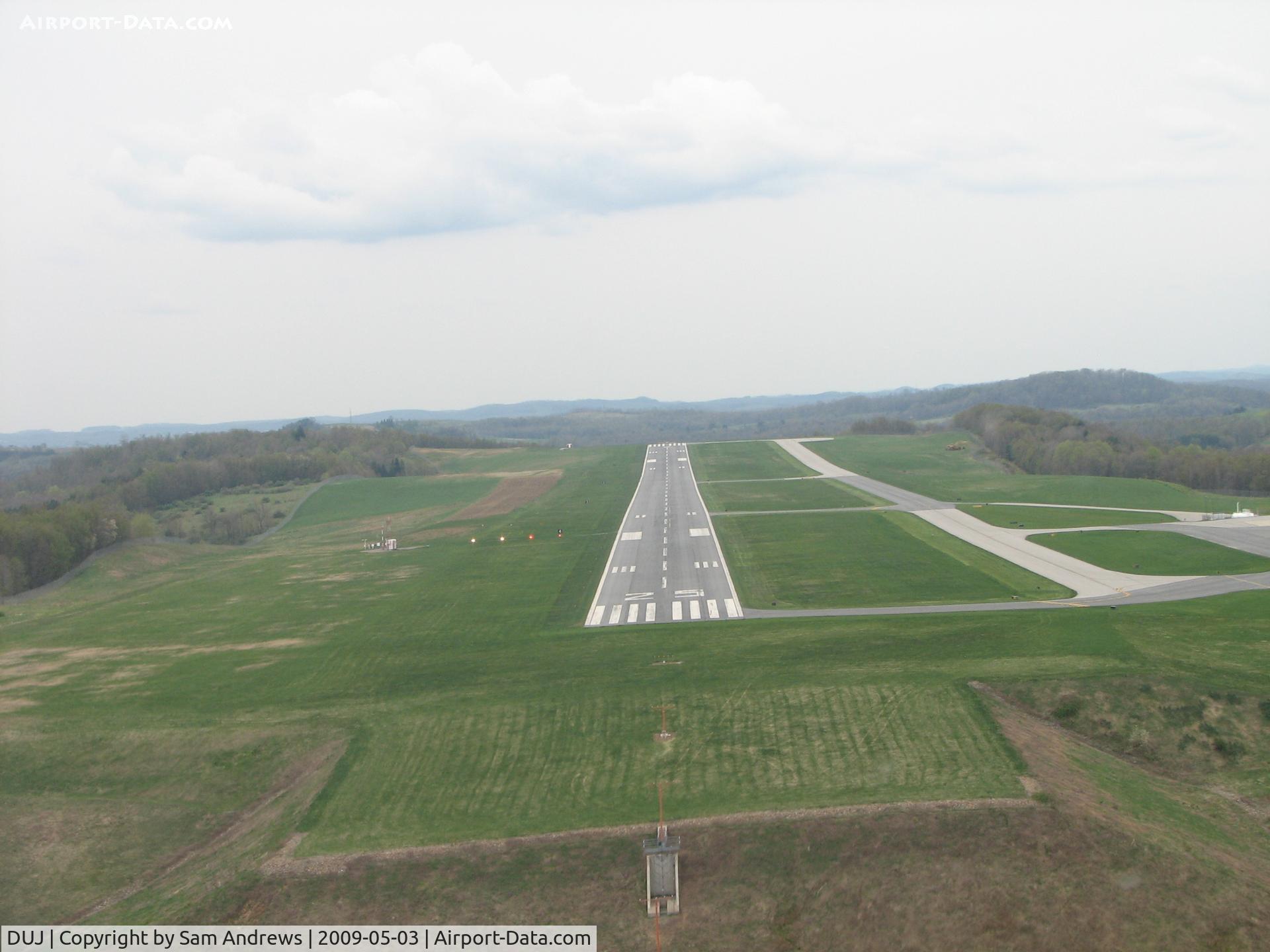 Dubois Regional Airport (DUJ) - Final for 25