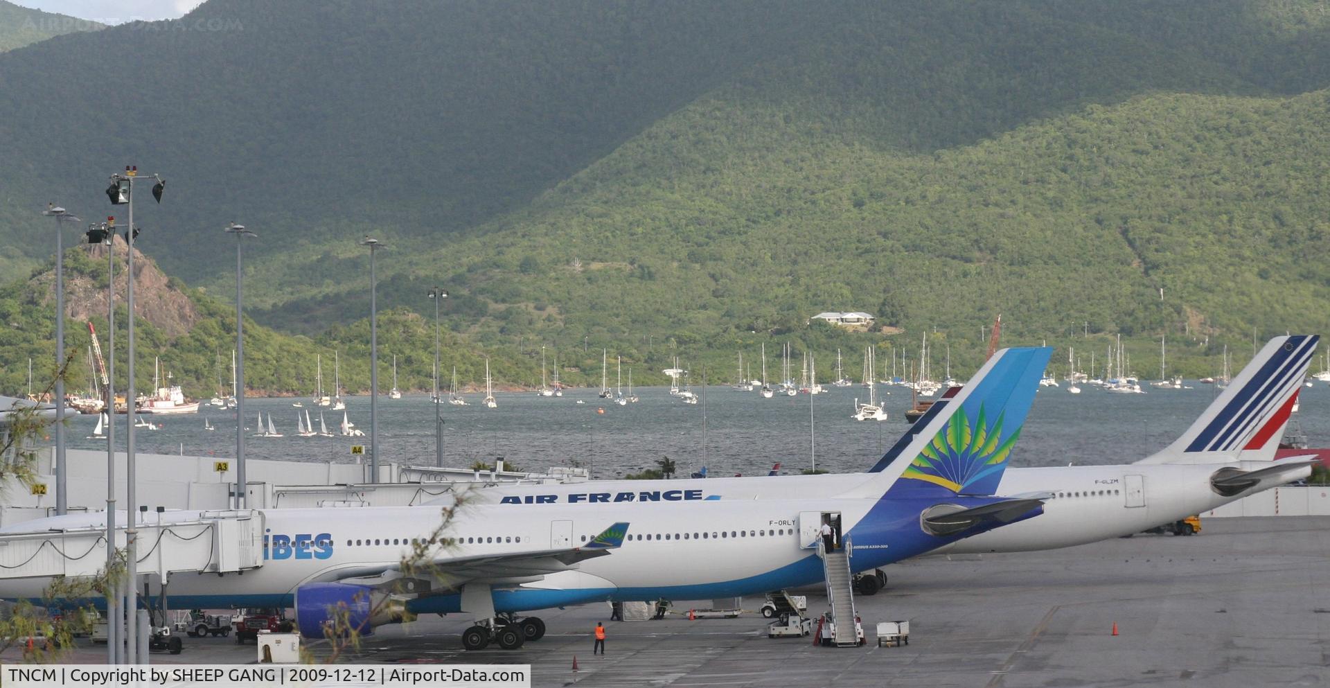 Princess Juliana International Airport, Philipsburg, Sint Maarten Netherlands Antilles (TNCM) - and let the compatition begin two air crafts from france at the gates