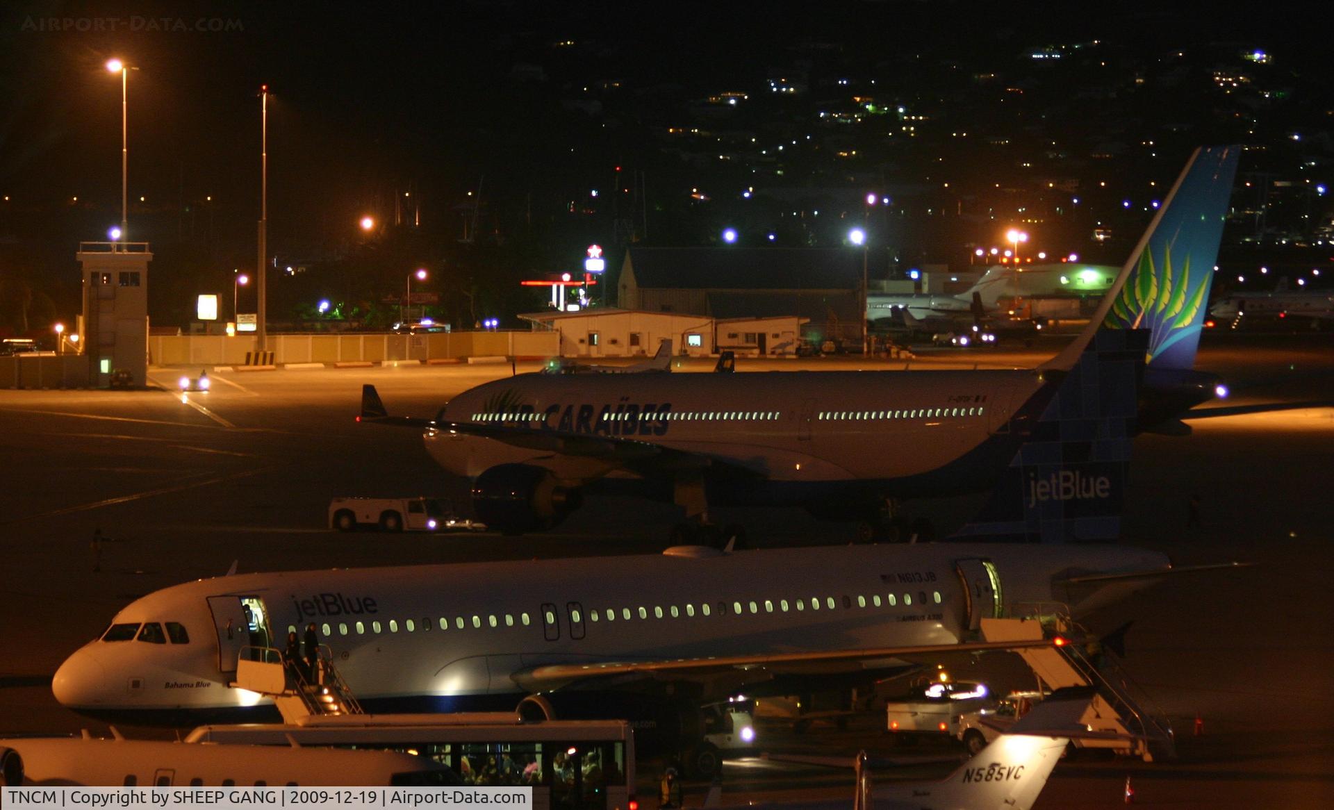 Princess Juliana International Airport, Philipsburg, Sint Maarten Netherlands Antilles (TNCM) - Just a next nice  shot of the tarmac TNCM