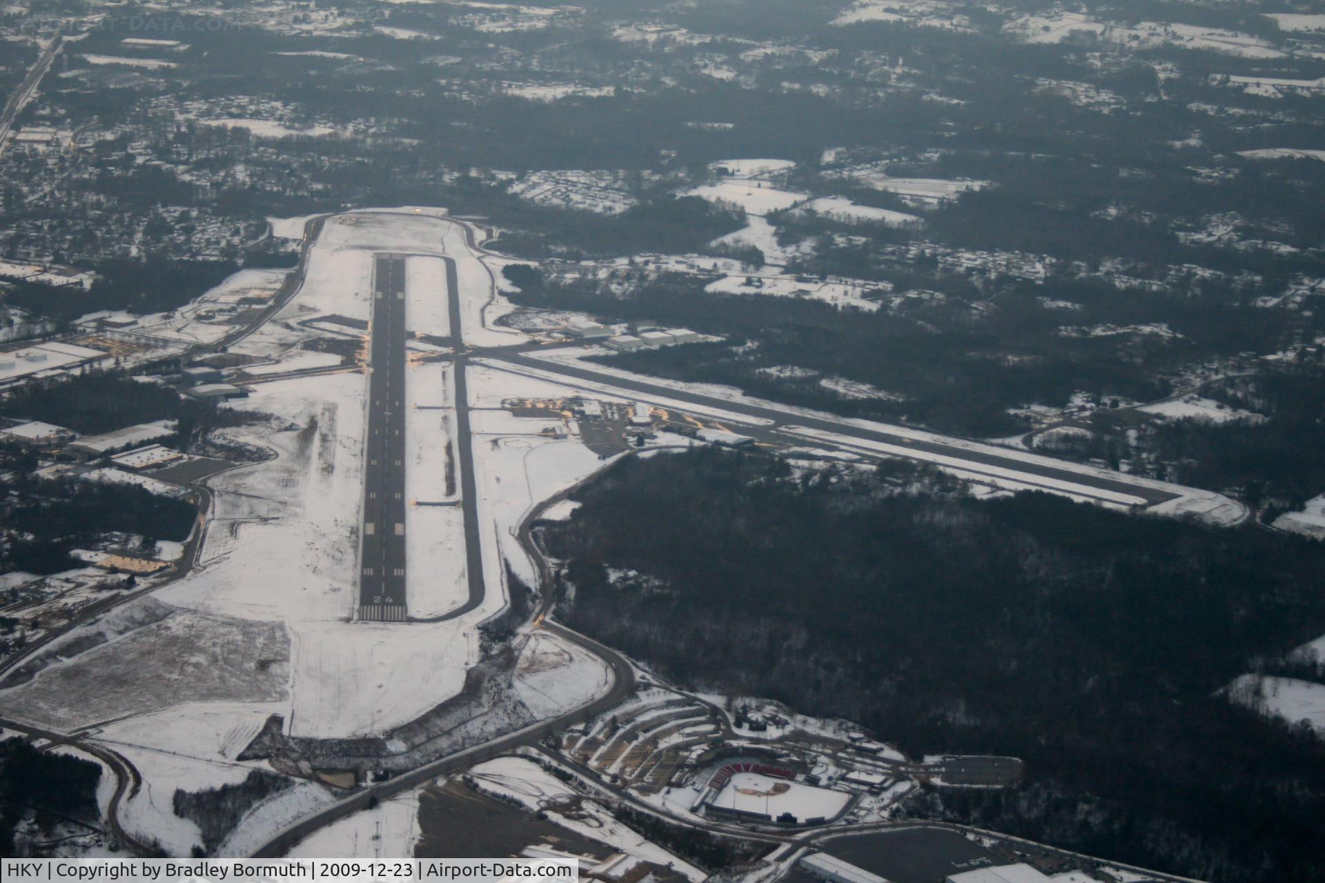 Hickory Regional Airport (HKY) - A photo of the primary runway (24).  Taken froma a SR-20 at 3100' AGL.