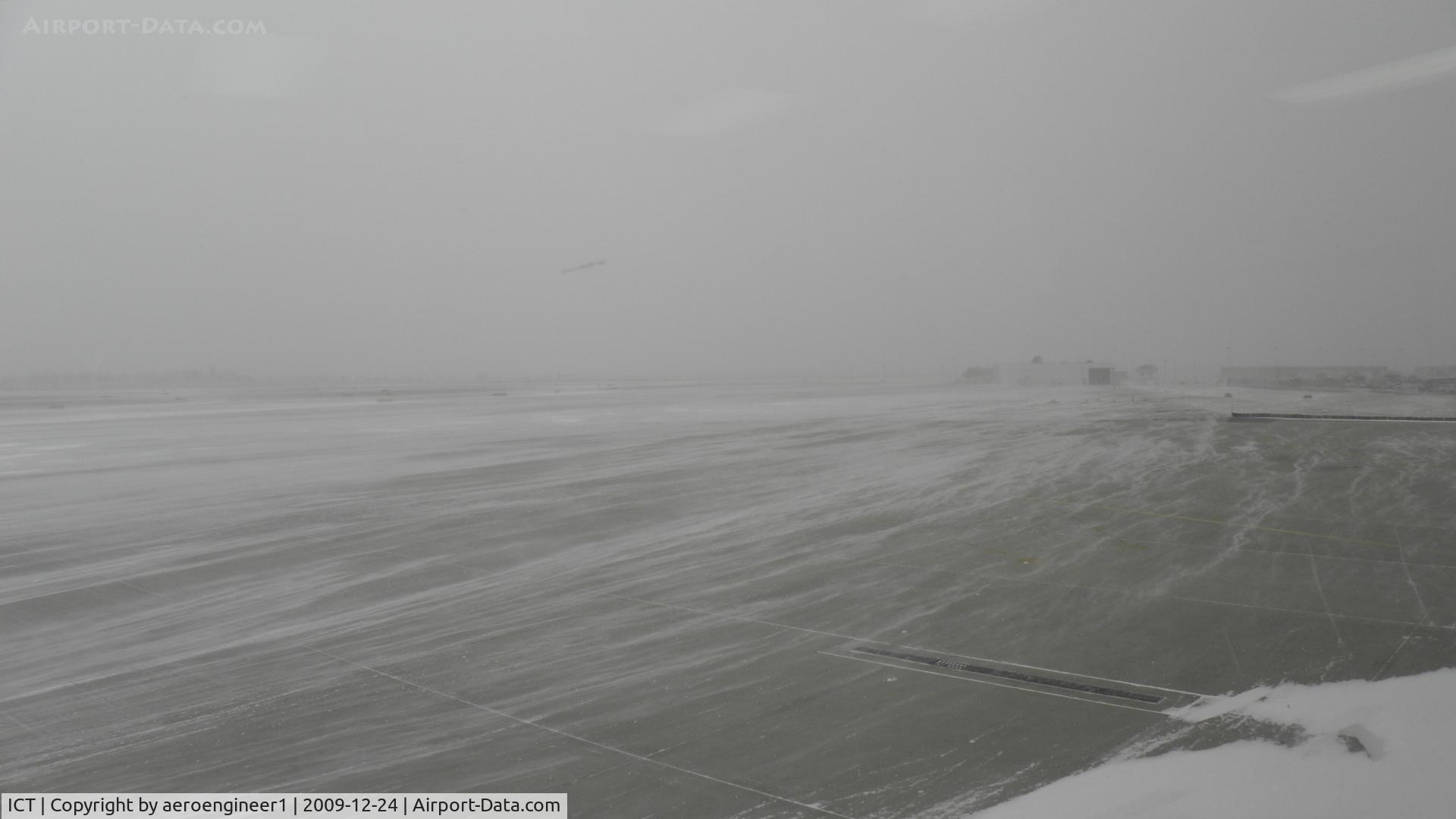 Wichita Mid-continent Airport (ICT) - Wichita Mid Continent Airport on Christmas Eve