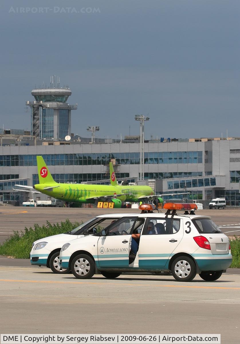 Domodedovo International Airport, Moscow, Russia Russian Federation (DME) - Fllowme