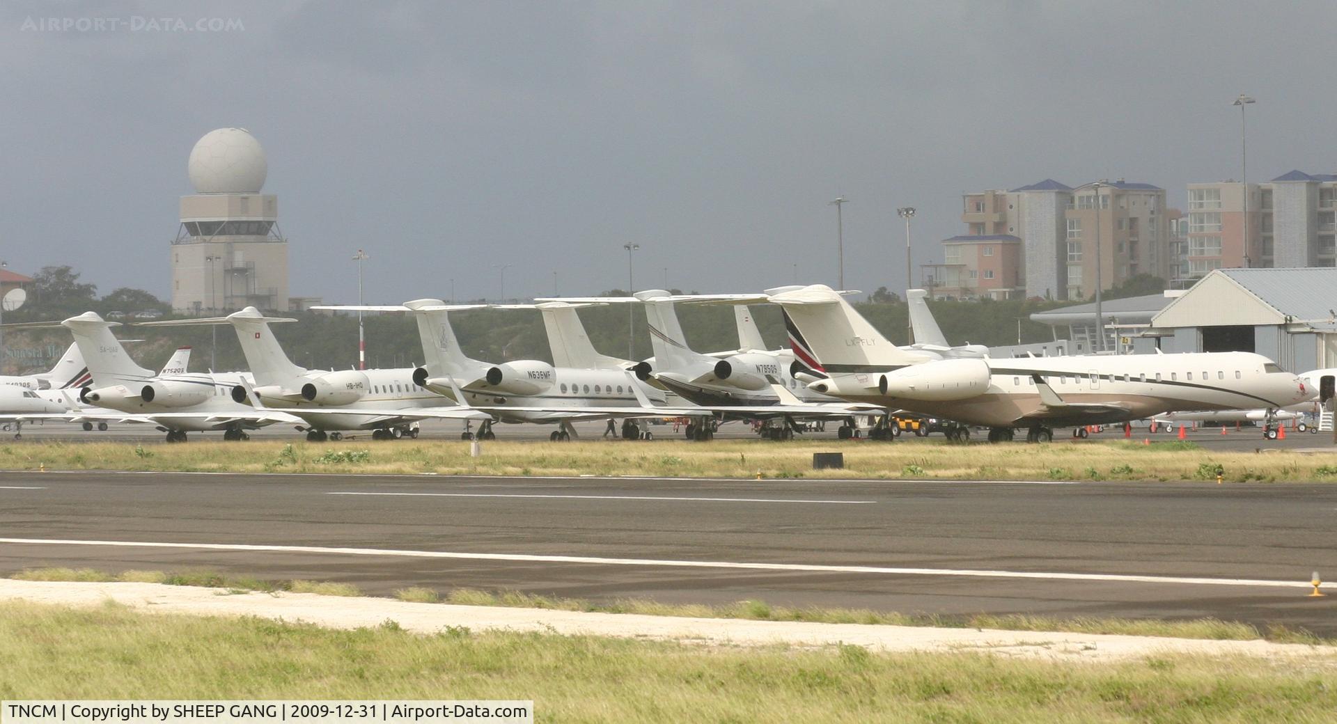 Princess Juliana International Airport, Philipsburg, Sint Maarten Netherlands Antilles (TNCM) - A veiw looking west of the private ramp