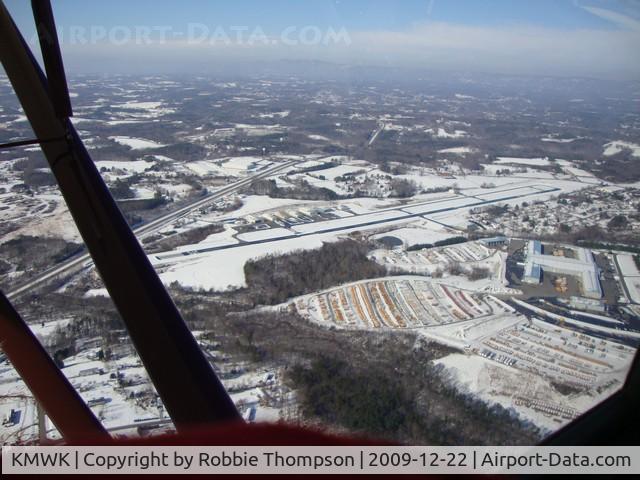 Mount Airy/surry County Airport (MWK) - Upwind for 36 in N71845